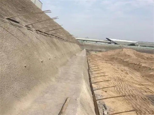 甘孜河道边坡加固